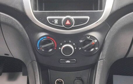 Hyundai Solaris II рестайлинг, 2013 год, 560 000 рублей, 8 фотография