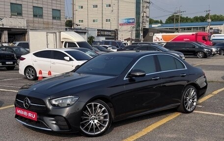 Mercedes-Benz E-Класс, 2022 год, 4 320 999 рублей, 2 фотография