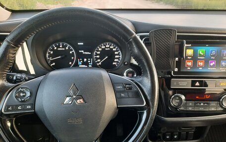 Mitsubishi Outlander III рестайлинг 3, 2019 год, 2 200 000 рублей, 7 фотография