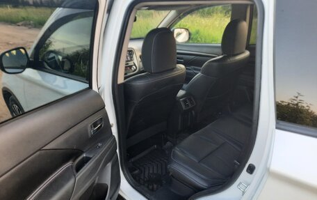 Mitsubishi Outlander III рестайлинг 3, 2019 год, 2 200 000 рублей, 13 фотография