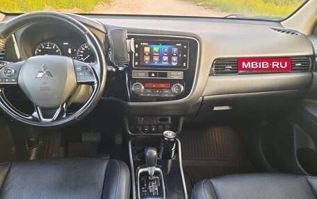 Mitsubishi Outlander III рестайлинг 3, 2019 год, 2 200 000 рублей, 12 фотография