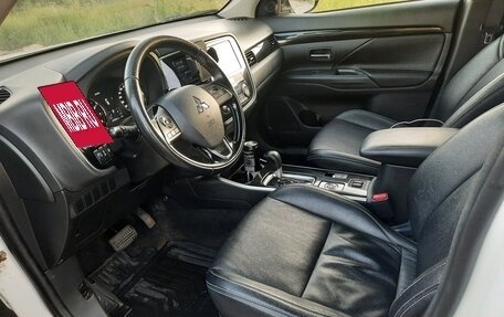 Mitsubishi Outlander III рестайлинг 3, 2019 год, 2 200 000 рублей, 9 фотография