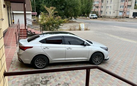 Hyundai Solaris II рестайлинг, 2017 год, 1 550 000 рублей, 24 фотография