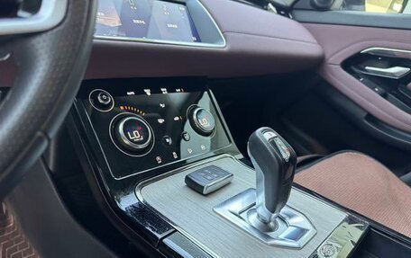 Land Rover Range Rover Evoque II, 2022 год, 2 850 000 рублей, 10 фотография