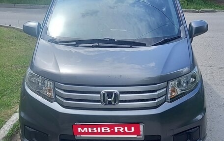 Honda Freed I, 2010 год, 900 000 рублей, 2 фотография