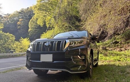 Toyota Land Cruiser Prado 150 рестайлинг 2, 2022 год, 3 275 000 рублей, 2 фотография