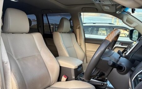 Toyota Land Cruiser Prado 150 рестайлинг 2, 2022 год, 3 275 000 рублей, 13 фотография