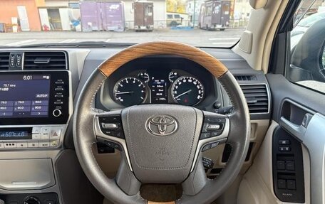 Toyota Land Cruiser Prado 150 рестайлинг 2, 2022 год, 3 275 000 рублей, 15 фотография