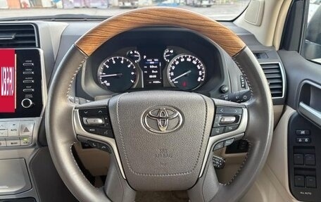 Toyota Land Cruiser Prado 150 рестайлинг 2, 2022 год, 3 275 000 рублей, 16 фотография