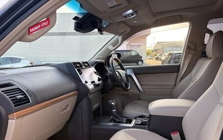 Toyota Land Cruiser Prado 150 рестайлинг 2, 2022 год, 3 275 000 рублей, 28 фотография