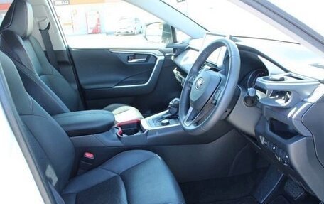 Toyota RAV4, 2021 год, 2 217 000 рублей, 10 фотография