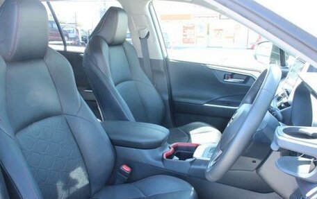Toyota RAV4, 2021 год, 2 217 000 рублей, 9 фотография