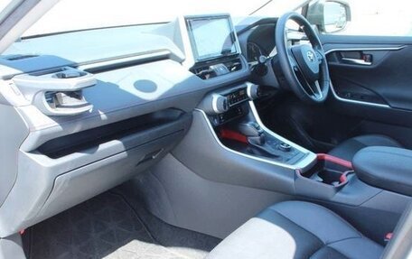 Toyota RAV4, 2021 год, 2 217 000 рублей, 29 фотография