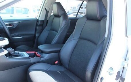 Toyota RAV4, 2021 год, 2 217 000 рублей, 31 фотография