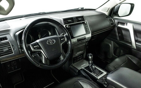 Toyota Land Cruiser Prado 150 рестайлинг 2, 2019 год, 3 989 898 рублей, 11 фотография