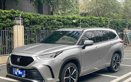 Toyota Highlander, 2022 год, 3 300 000 рублей, 1 фотография