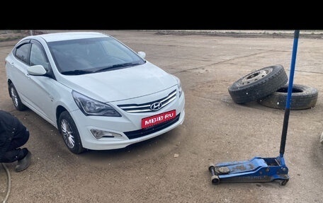 Hyundai Solaris II рестайлинг, 2015 год, 1 040 000 рублей, 1 фотография