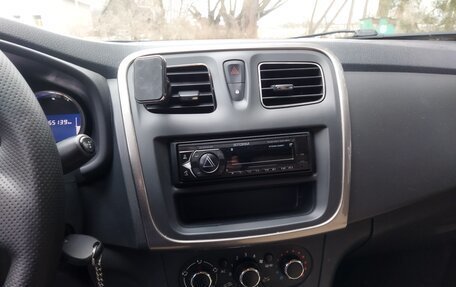Renault Logan II, 2015 год, 760 000 рублей, 4 фотография