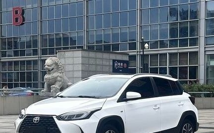 Toyota Yaris, 2022 год, 1 223 023 рублей, 2 фотография