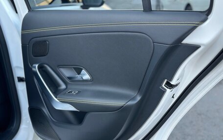Mercedes-Benz A-Класс, 2018 год, 2 100 000 рублей, 22 фотография