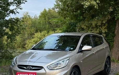 Hyundai Solaris II рестайлинг, 2013 год, 950 000 рублей, 1 фотография