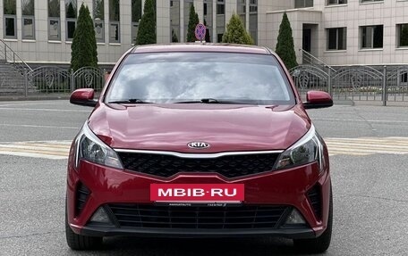 KIA Rio IV, 2021 год, 1 370 000 рублей, 2 фотография