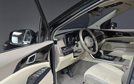 KIA Carnival III, 2021 год, 2 385 000 рублей, 17 фотография