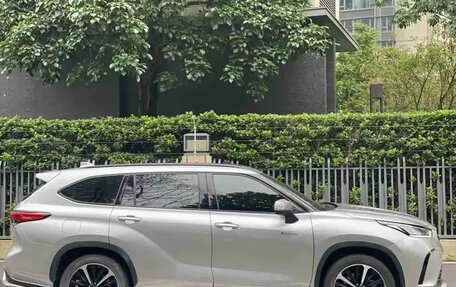Toyota Highlander, 2022 год, 3 300 000 рублей, 4 фотография
