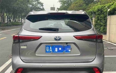 Toyota Highlander, 2022 год, 3 300 000 рублей, 5 фотография