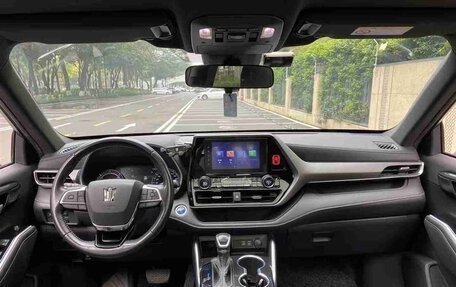 Toyota Highlander, 2022 год, 3 300 000 рублей, 7 фотография