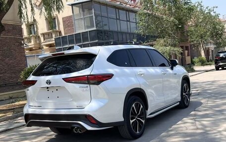 Toyota Highlander, 2022 год, 3 600 000 рублей, 4 фотография