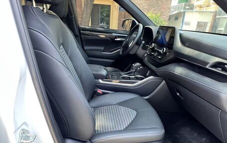 Toyota Highlander, 2022 год, 3 600 000 рублей, 7 фотография