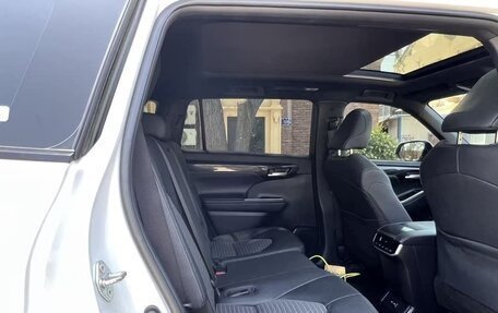 Toyota Highlander, 2022 год, 3 600 000 рублей, 9 фотография