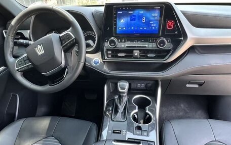 Toyota Highlander, 2022 год, 3 600 000 рублей, 8 фотография