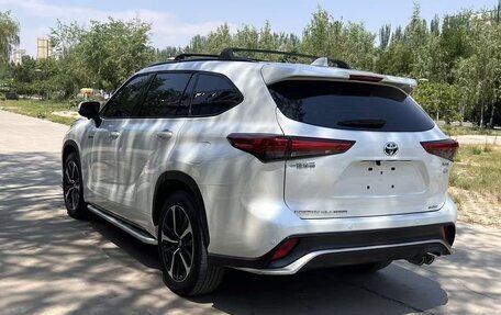 Toyota Highlander, 2022 год, 3 600 000 рублей, 6 фотография
