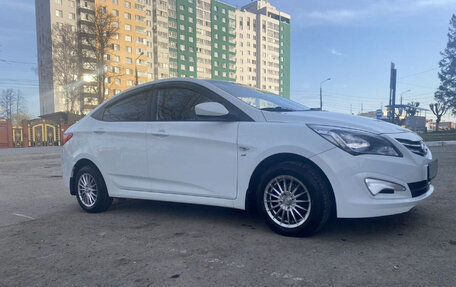 Hyundai Solaris II рестайлинг, 2015 год, 1 040 000 рублей, 2 фотография