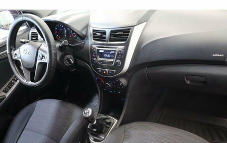 Hyundai Solaris II рестайлинг, 2015 год, 945 000 рублей, 5 фотография