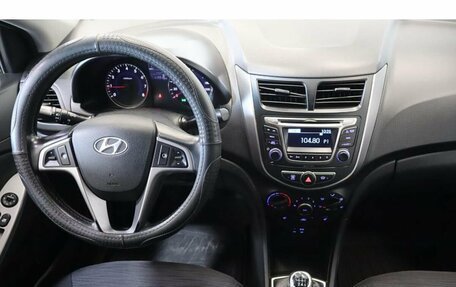 Hyundai Solaris II рестайлинг, 2015 год, 945 000 рублей, 9 фотография