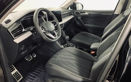 Volkswagen Tiguan II, 2023 год, 4 949 000 рублей, 7 фотография