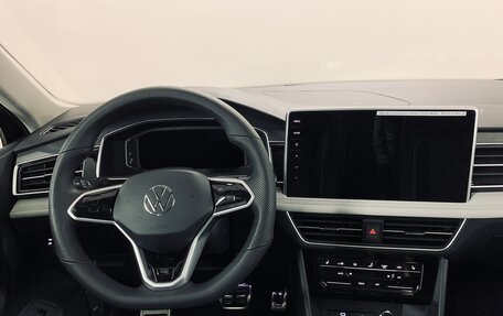 Volkswagen Tiguan II, 2023 год, 4 949 000 рублей, 8 фотография