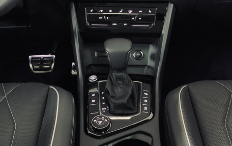 Volkswagen Tiguan II, 2023 год, 4 949 000 рублей, 19 фотография