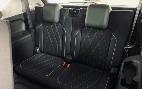 Volkswagen Tiguan II, 2023 год, 4 949 000 рублей, 30 фотография