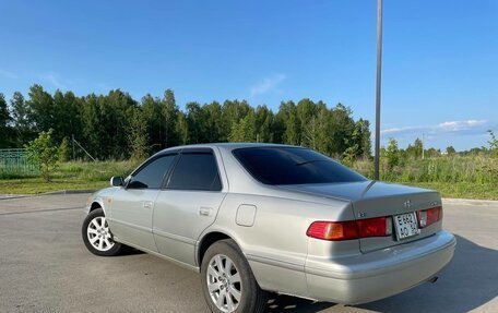 Toyota Camry, 2001 год, 630 000 рублей, 2 фотография