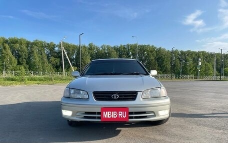 Toyota Camry, 2001 год, 630 000 рублей, 3 фотография