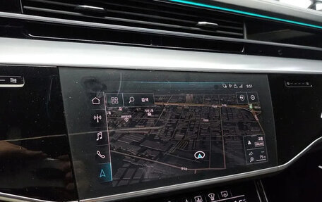 Audi A8, 2021 год, 6 000 000 рублей, 13 фотография