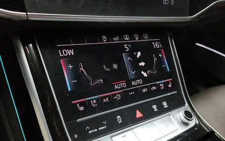 Audi A8, 2021 год, 6 000 000 рублей, 15 фотография
