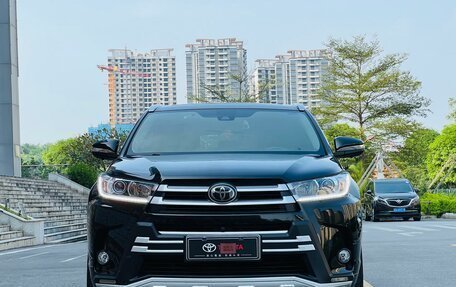 Toyota Highlander III, 2021 год, 3 170 000 рублей, 2 фотография