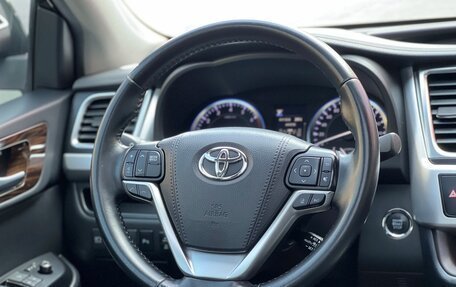 Toyota Highlander III, 2021 год, 3 170 000 рублей, 12 фотография