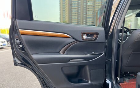 Toyota Highlander III, 2021 год, 3 170 000 рублей, 9 фотография
