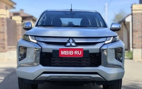 Mitsubishi L200 IV рестайлинг, 2023 год, 5 190 000 рублей, 2 фотография